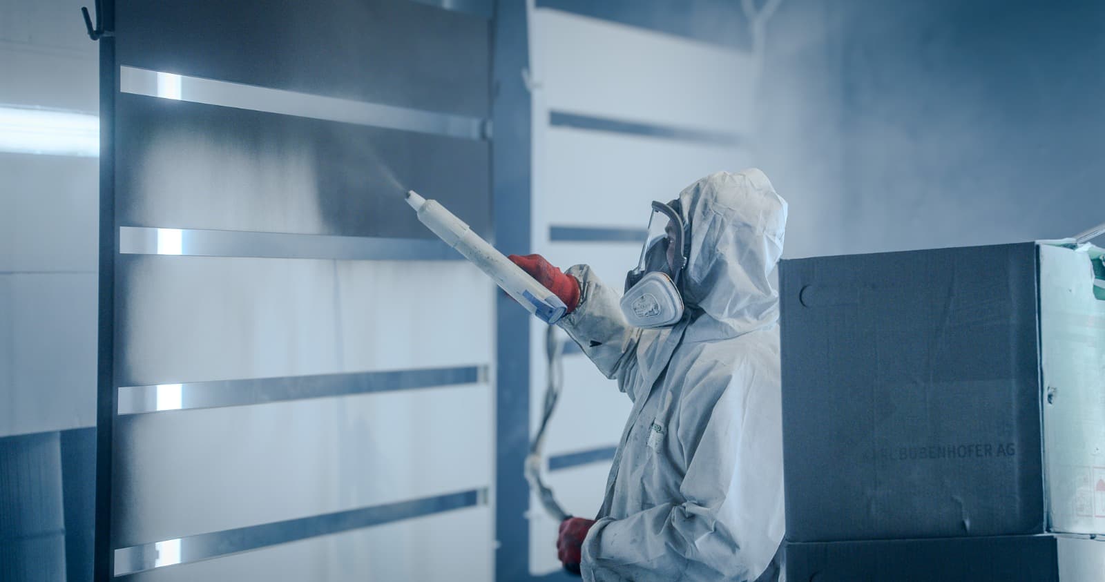 Malarnia Vestingfeld: cykl powłok proszkowych RAL na elementach aluminiowych z użyciem aplikatorów Nordson.