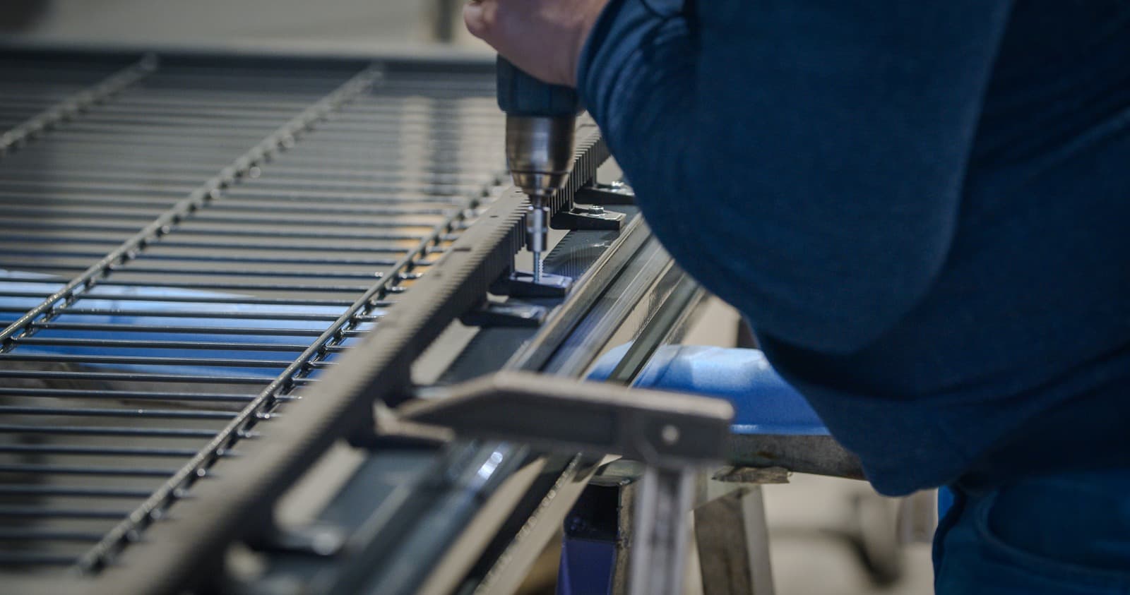 Warsztat ślusarski Vestingfeld: obróbka mechaniczna profili aluminiowych i akcesoriów.